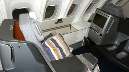 Lufthansa 747-8 Business Seat flat bed