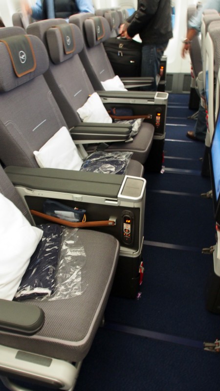 Lufthanasa premium economy seat layout