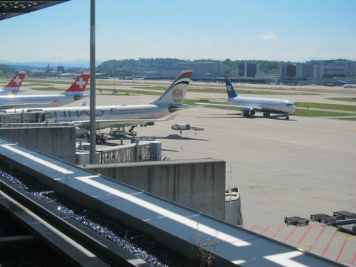 LX ZRH First Busns Lounge Terrace View of Alps OK