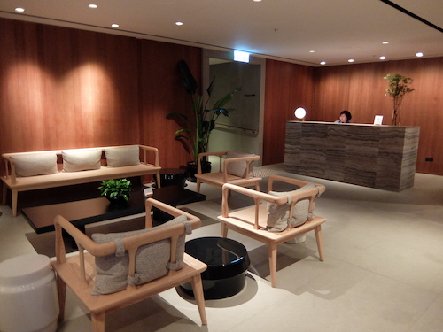 Shower waiting area, Cathay Pacific the Pier Lounge, Hong Kong Airport