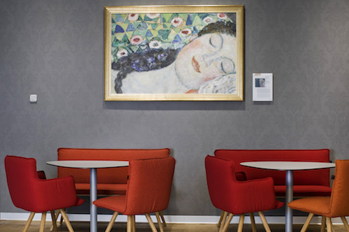 Austrian Airlines Senators Lounge Vienna Airport