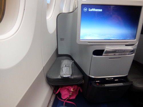 The footrest narrows at the end of the bed.