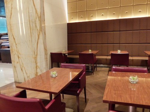 A dining room is available in the First Class lounge for those wanting a la carte dining.
