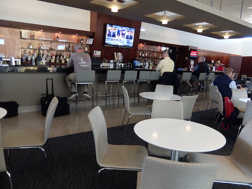 United Club Bar at Newark Airport