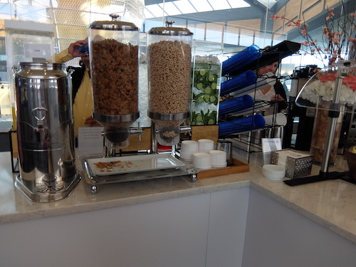 Breakfast at the United Club in Newark Airport