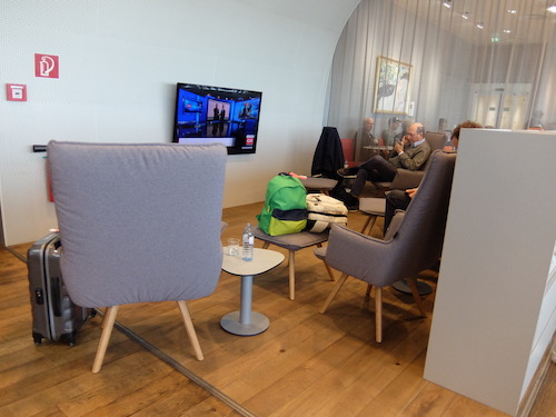 TV and loungers to relax in the Austrian Airlines lounge.