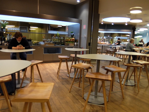Austrian Airlines Lounge - Schengen Area - Kitchen & Dining Area