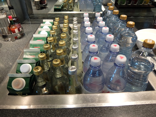 A range of drinks are available in the Lufthansa Lounge.