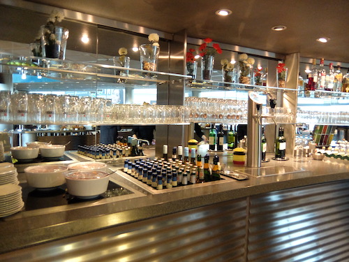 A range of drinks are available in the Lufthansa Lounge.