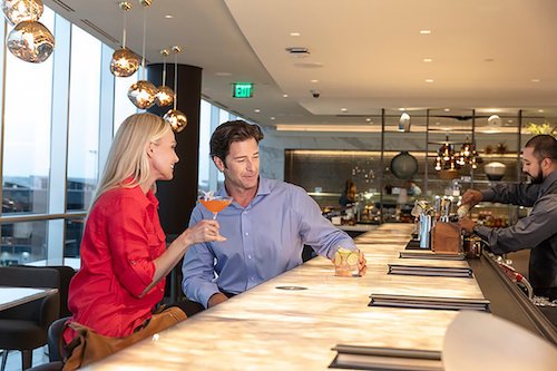 United Airlines Polaris Lounge Houston, Bar