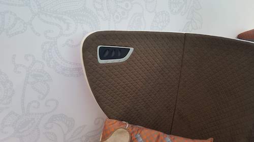 Singapore Airlines Second lighting and flat bed controls