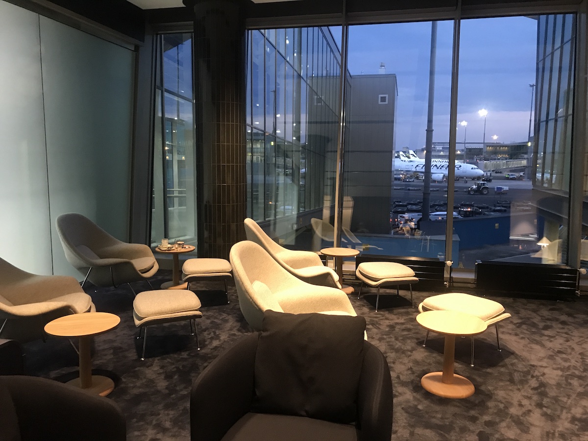 Finnair Platinum Lounge views over the tarmac