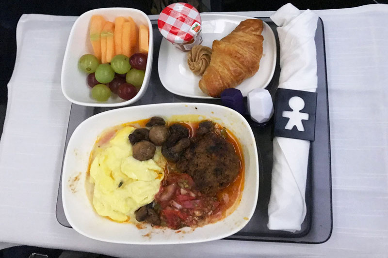 Delta premium economy Breakfast service
