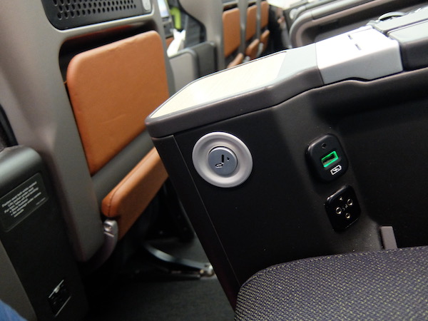 Seat Controls & USB Connection