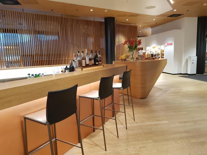 SWISS First Class Lounge centre Bar