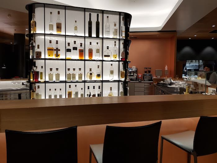 SWISS First Class Lounge centre Bar
