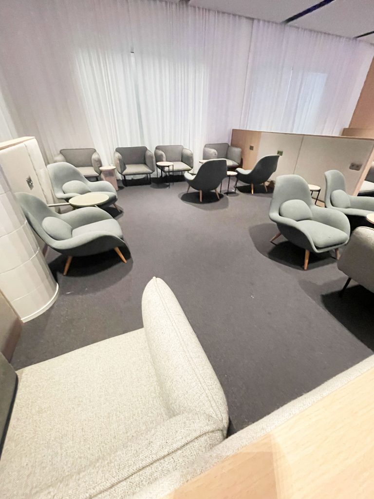 Finnair_business_class_lounge_helsinki_airport