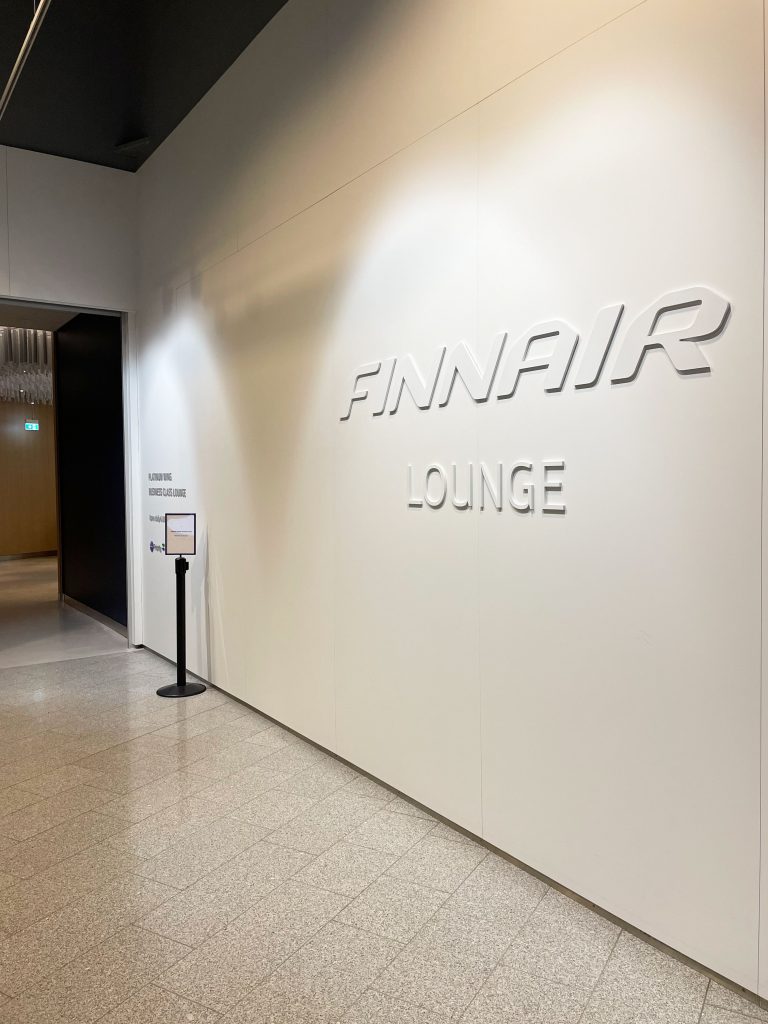 Finnair_business_class_lounge_helsinki_airport