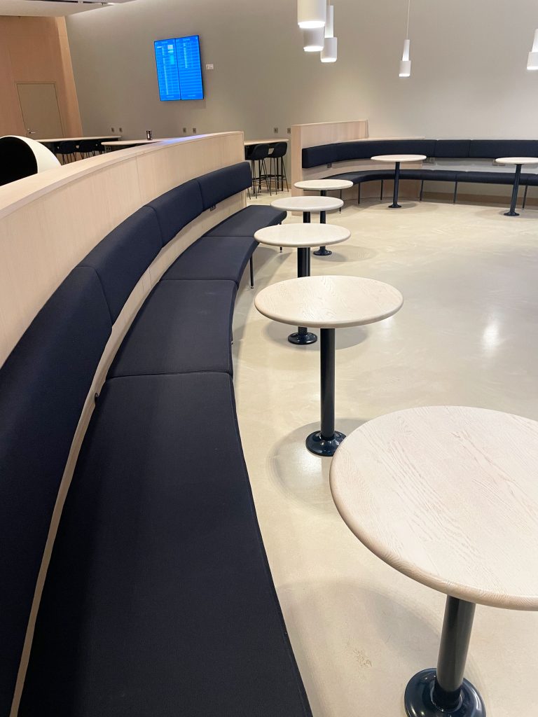 Finnair_business_class_lounge_helsinki_airport