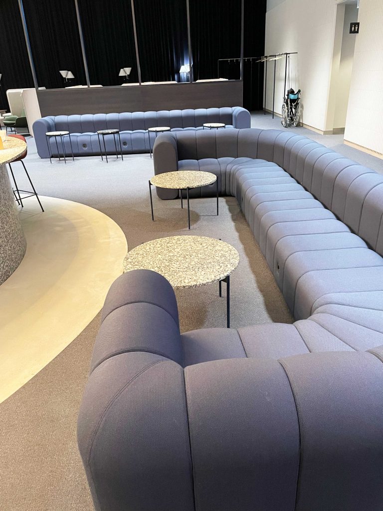 Finnair_business_class_lounge_helsinki_airport