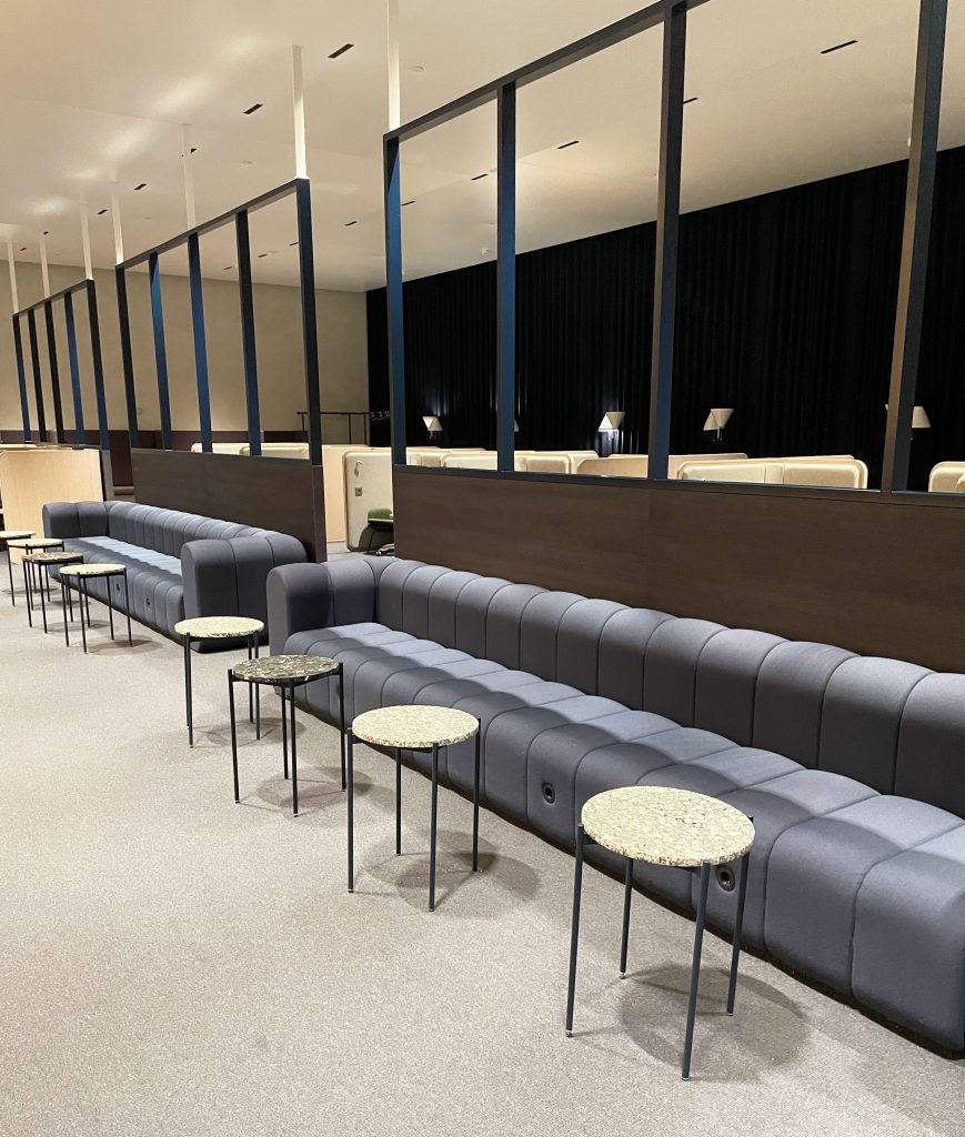 Finnair_business_class_lounge_helsinki_airport