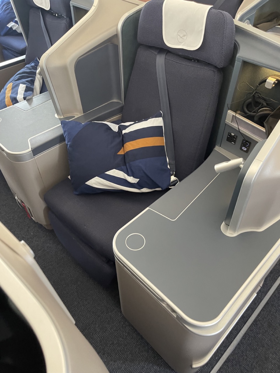 Lufthansa_business_class_airbus_middel_seat