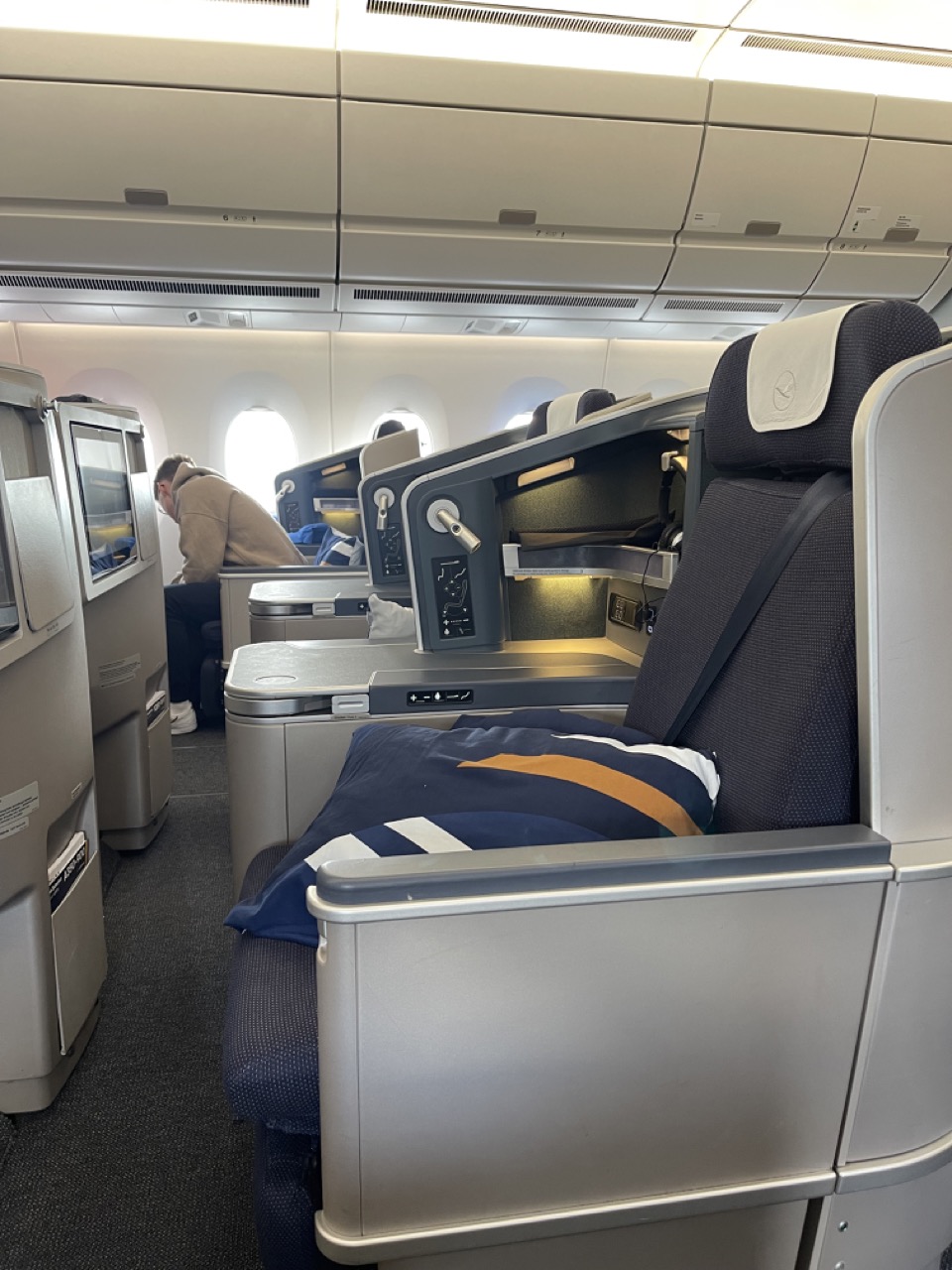 Lufthansa_business_class_airbus_middel_seats