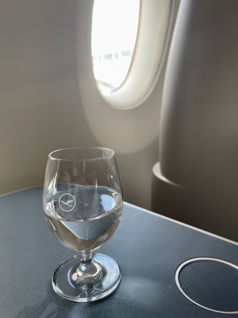 Lufthansa_business_class_airbus_flight_drink
