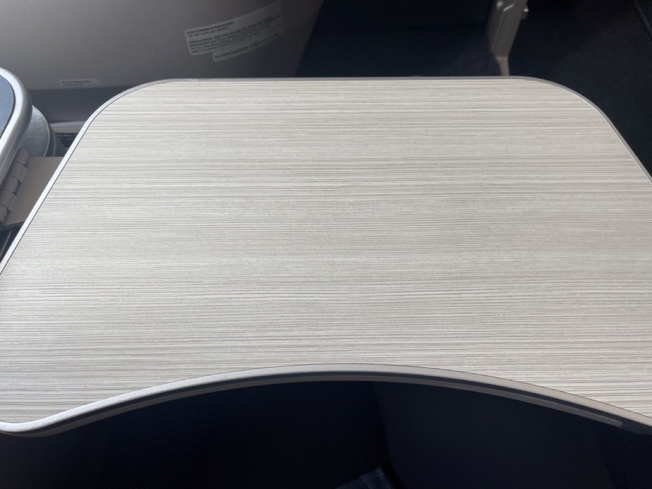 Lufthansa_business_class_airbus_tray_table