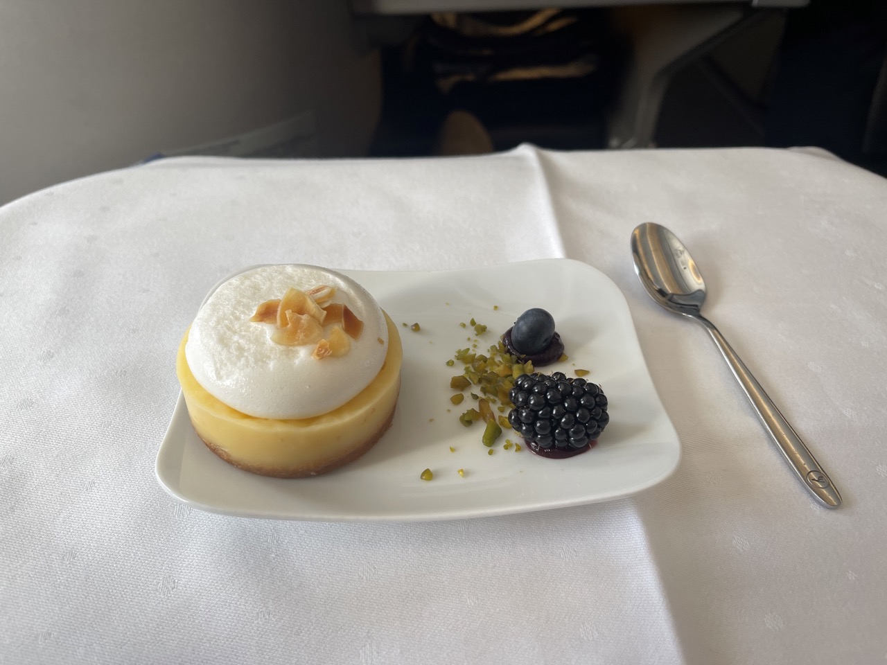 Lufthansa_business_class_airbus_dessert