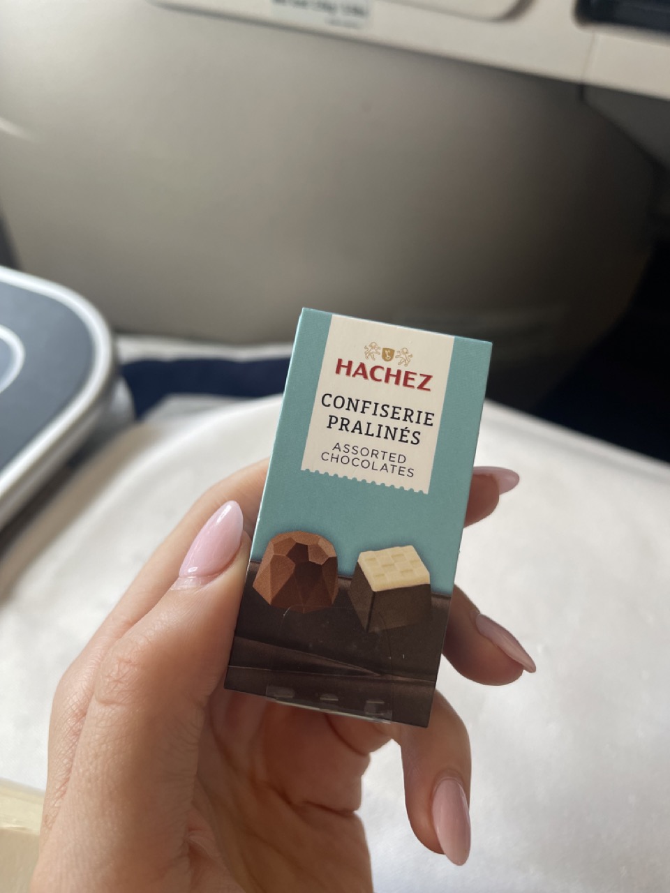 Lufthansa_business_class_airbus_lunch_chocolates