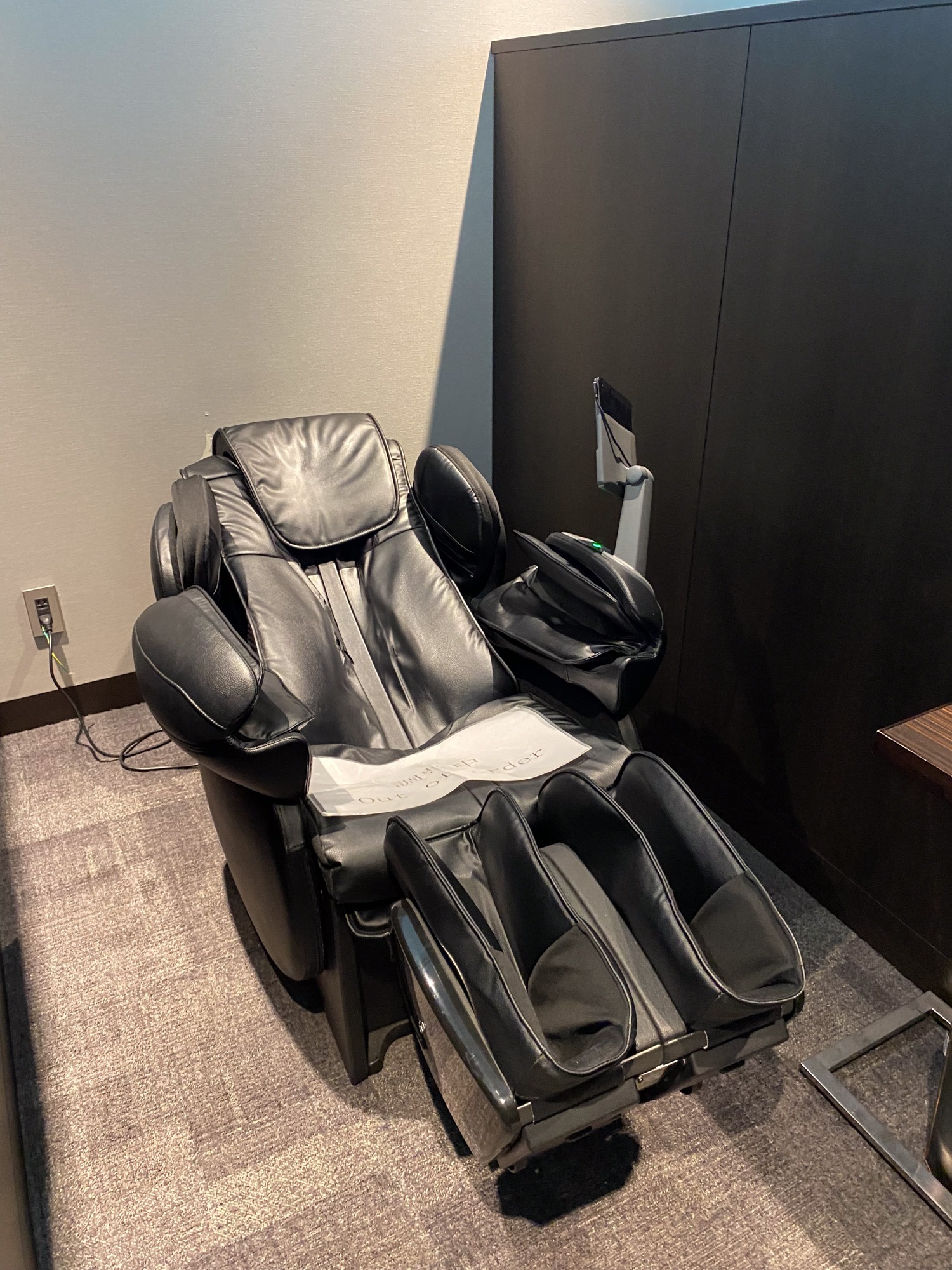Japan Airlines First Class Lounge Amenities